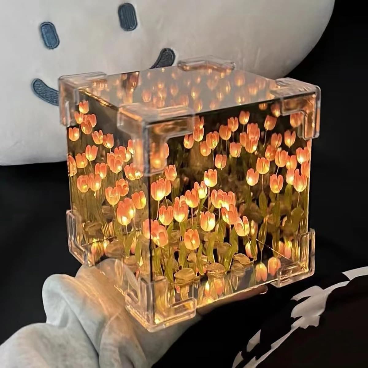SQUARE TULIP LAMP